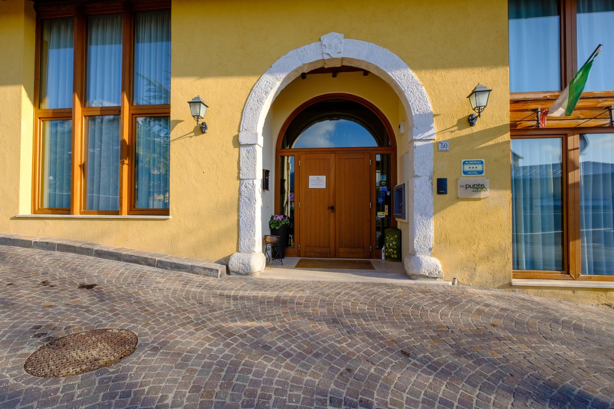 Hotel Tre Punte Гарньяно Экстерьер фото